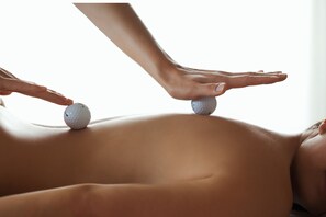 Couples treatment room(s), sauna, hot tub, steam room