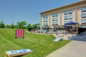 Seasonal outdoor pool - Hampton Inn Cincinnati Airport South (Florence)