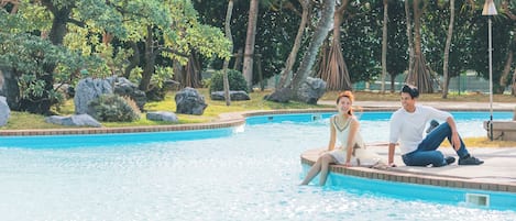 Piscina interna, piscina externa sazonal, espreguiçadeiras