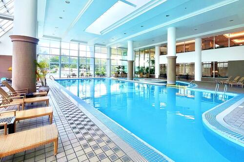 Piscine couverte, piscine extérieure (ouverte en saison)
