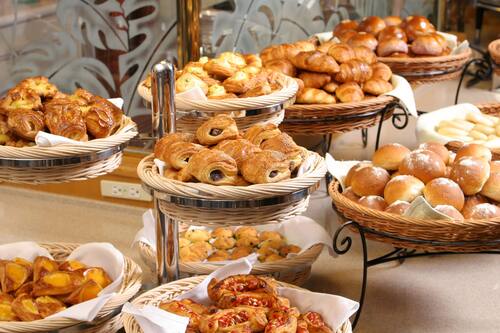Petit déjeuner buffet servi tous les jours en supplément