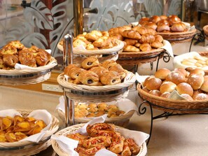 Desayuno buffet (JPY 3000 por persona)