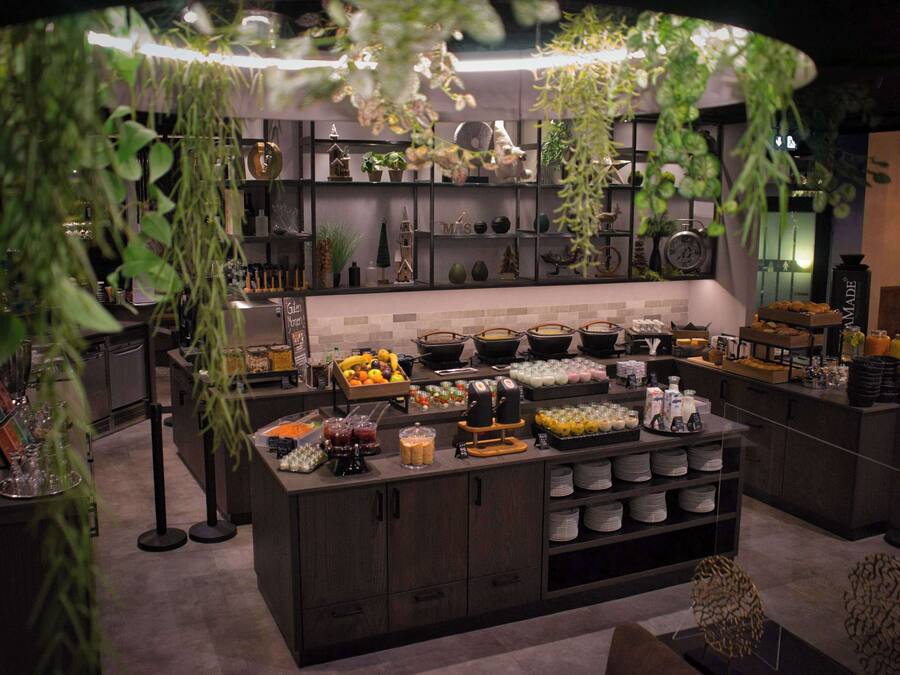 Desayuno buffet diario (EUR 18.5 por persona)