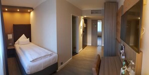 Standard Room, 1 Twin Bed | In-room safe, desk, iron/ironing board, free WiFi