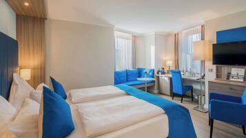 Premium-Zimmer, 1 Doppelbett | Zimmersafe, Schreibtisch, Bügeleisen/Bügelbrett, kostenloses WLAN