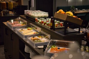 Daily buffet breakfast (EUR 18.5 per person)