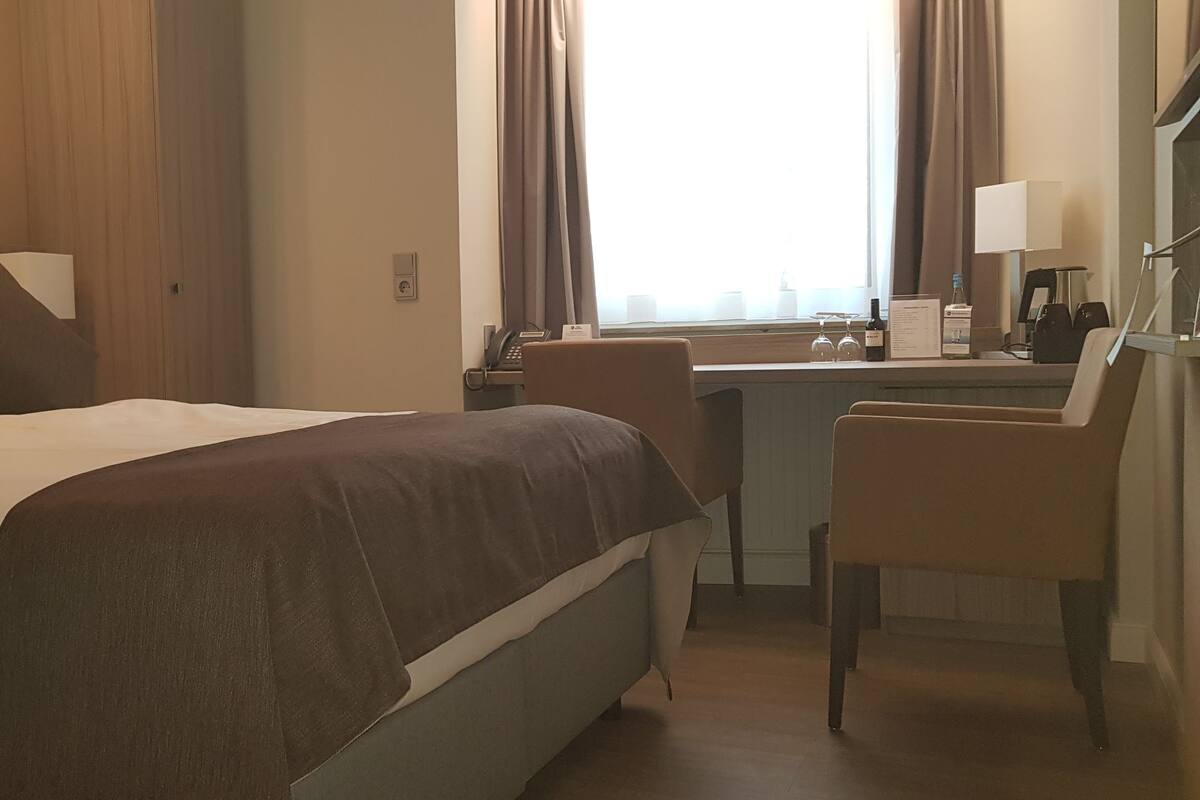 Superior Room, 1 Double Bed | In-room safe, desk, iron/ironing board (on request), free WiFi