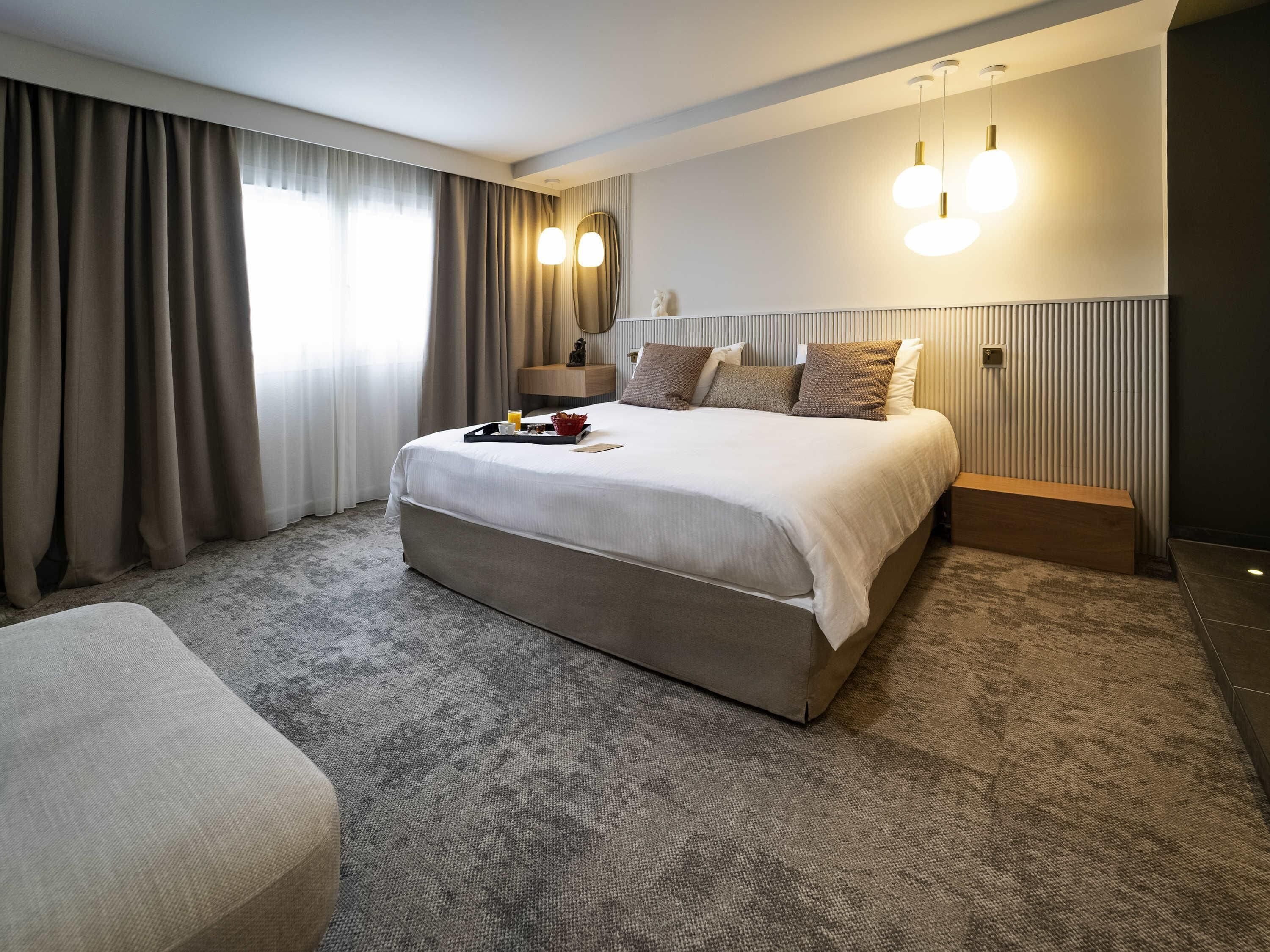 Superior Suite, 1 King Bed | Premium bedding, minibar, in-room safe, desk