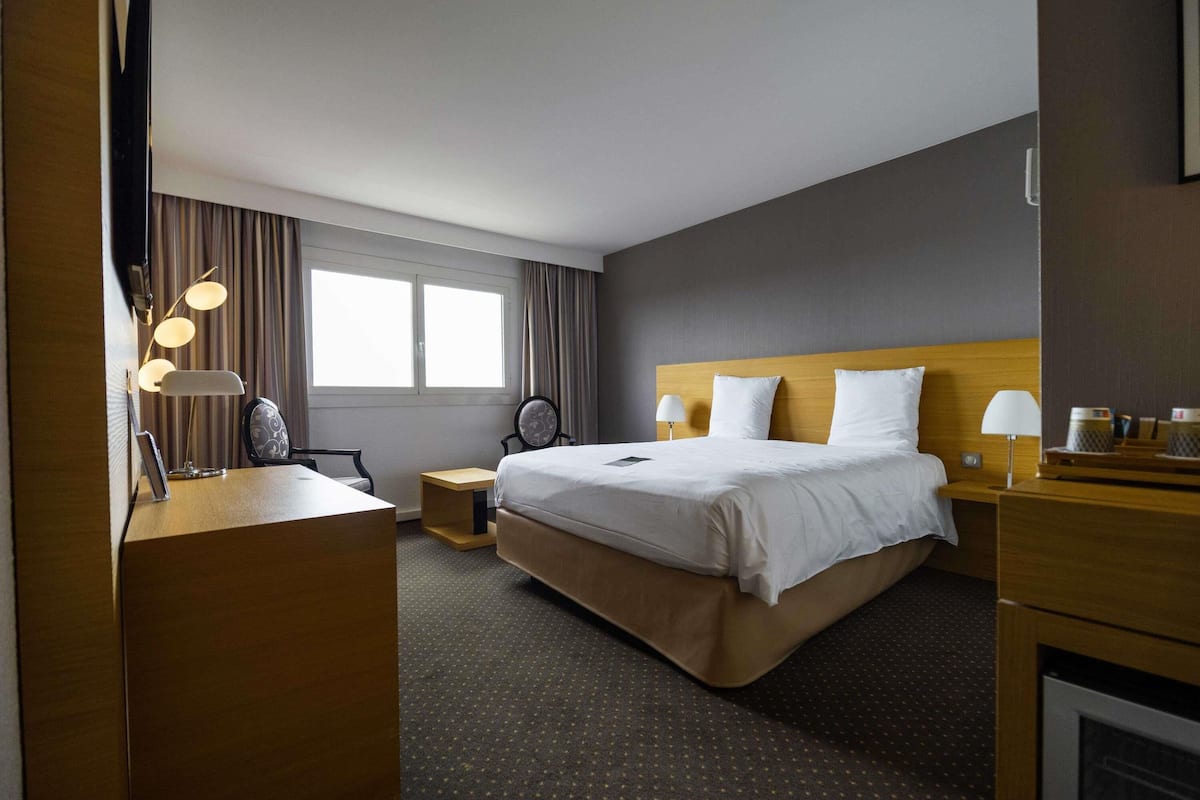 Superior Room, 1 Double Bed | Premium bedding, minibar, in-room safe, desk