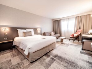 Roupas de cama premium, frigobar, cofres nos quartos, escrivaninha