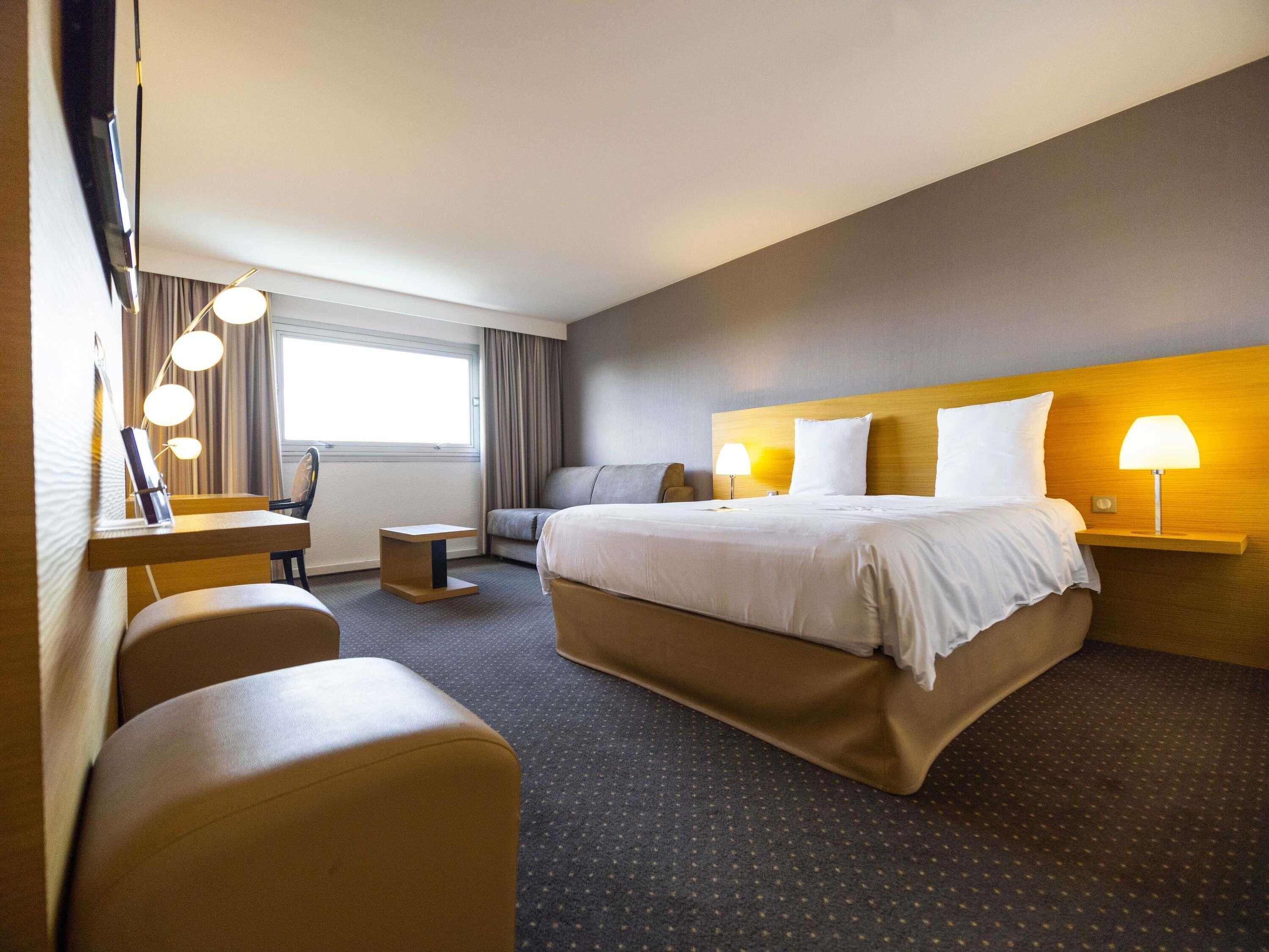 standard room, 1 double bed with sofa bed | premium bedding, minibar, in-room safe, desk