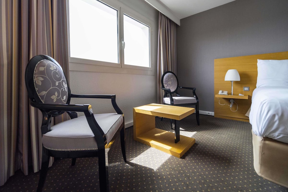 Standard Room, 1 Double Bed | Premium bedding, minibar, in-room safe, desk