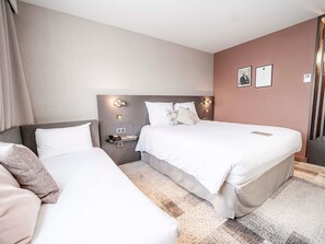 Superior Room, 1 Double Bed with Sofa bed | Premium bedding, minibar, in-room safe, desk