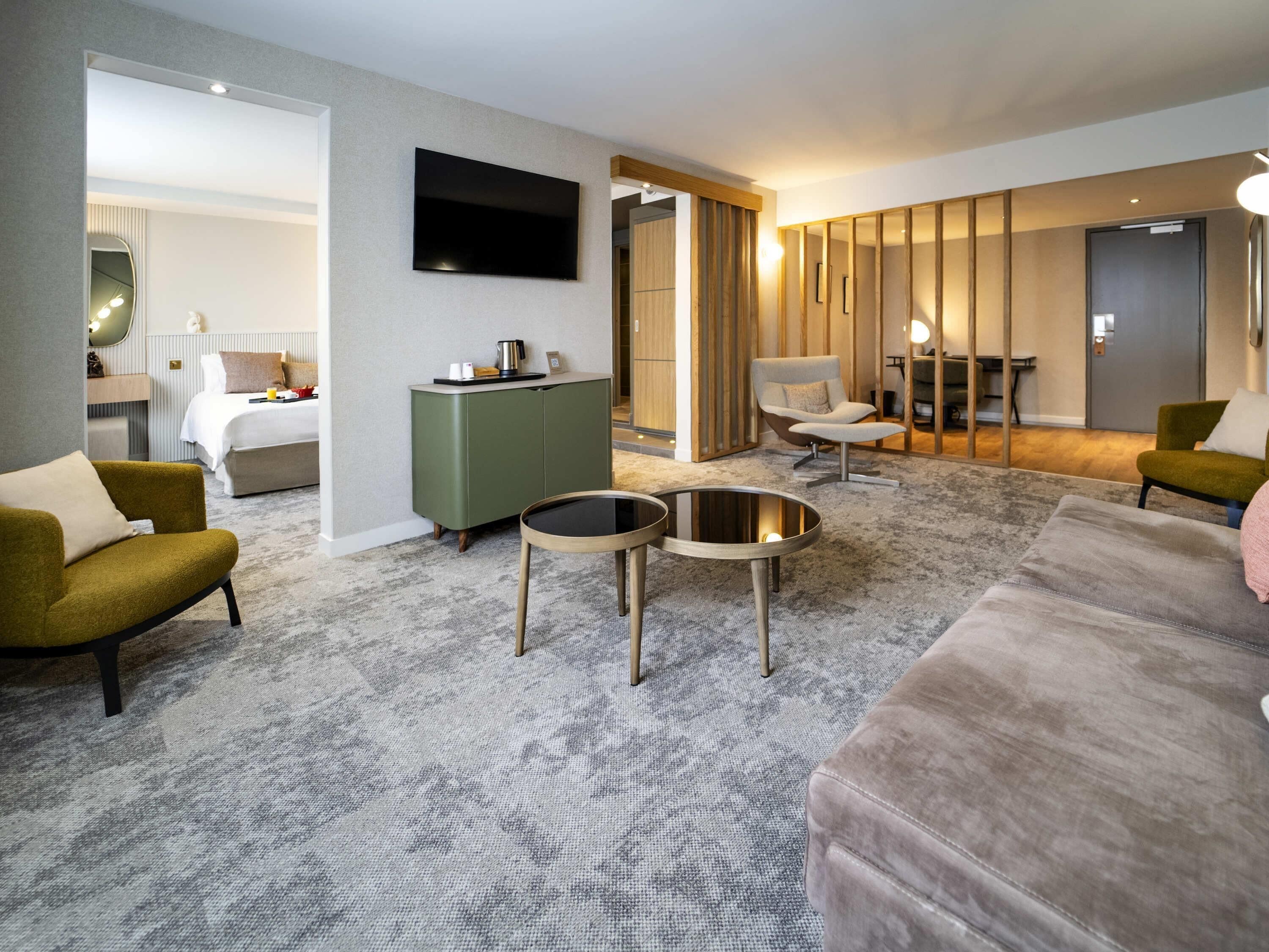 Superior Suite, 1 King Bed | Premium bedding, minibar, in-room safe, desk