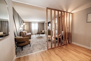 Suíte superior, 1 cama King | Roupas de cama premium, frigobar, cofres nos quartos, escrivaninha