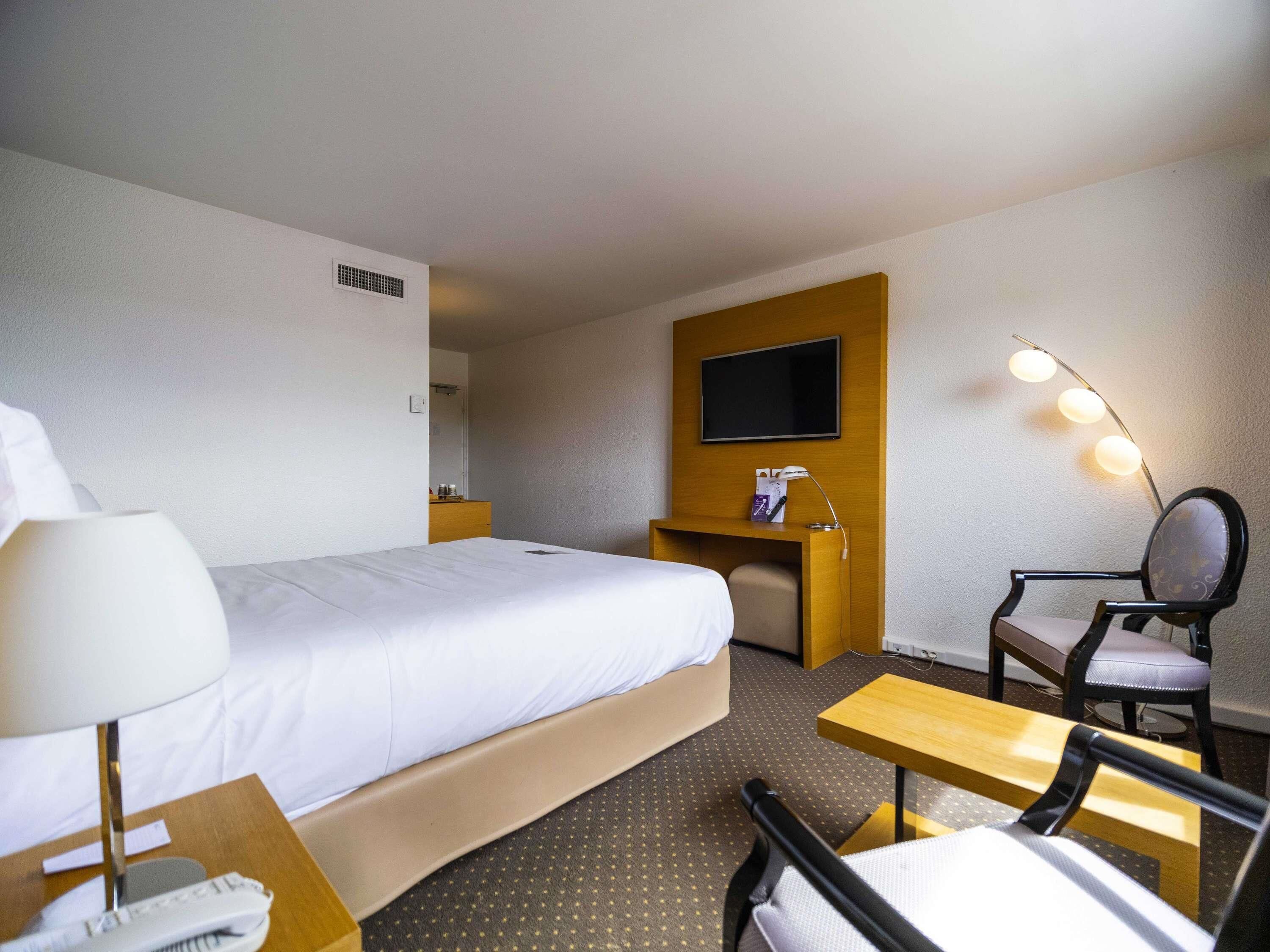 Standaard kamer, 1 tweepersoonsbed | Luxe beddengoed, een minibar, een kluis op de kamer, een bureau