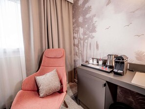 Privilege, Room, 1 Double Bed, Garden View | Premium bedding, minibar, in-room safe, desk