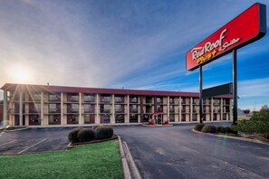 Exterior - Red Roof Inn PLUS+ Huntsville - Madison (Madison)