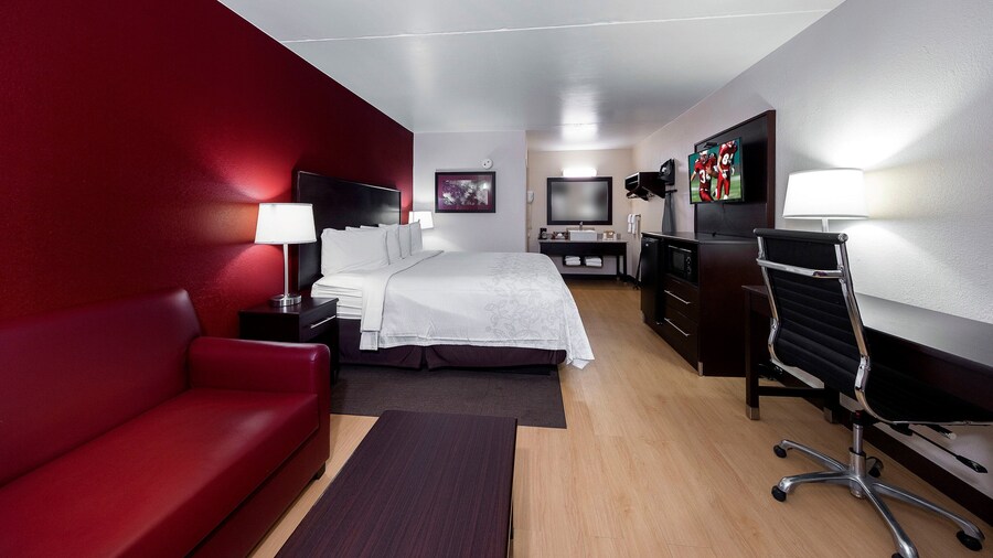 Red Roof Inn PLUS+ Huntsville - Madison