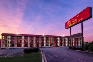 Exterior - Red Roof Inn PLUS+ Huntsville - Madison (Madison)