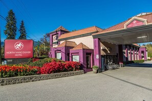 Front of property - North Vancouver Hotel (District of North Vancouver)