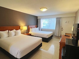 Quarto luxo, 2 camas Queen (Designated Pet Room) | Vista do quarto