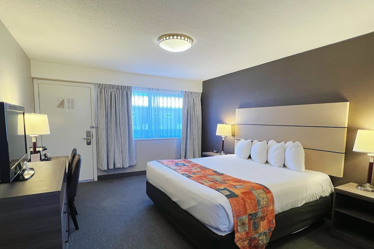 Kamar Deluks, 1 Tempat Tidur King | Seprai premium, tempat tidur Select Comfort, dan meja kerja