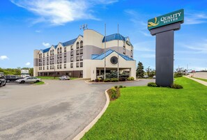 Exterior - Quality Suites Milwaukee Airport (Milwaukee)