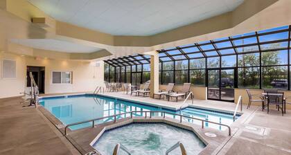 Quality Suites Milwaukee Airport