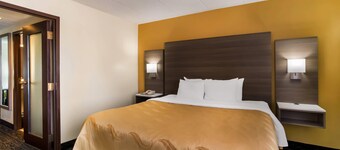 Quality Suites Milwaukee Airport