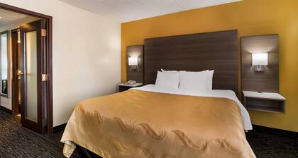 Quality Suites Milwaukee Airport