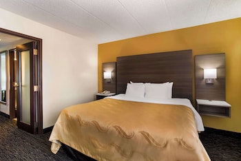 Quality Suites Milwaukee Airport