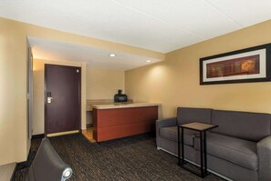 Suite, Non Smoking (2 Double beds and 2 Person Sofa bed) | Premium bedding, individually furnished, iron/ironing board - Quality Suites Milwaukee Airport (Milwaukee)