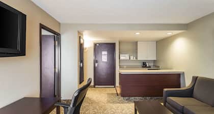 Quality Suites Milwaukee Airport