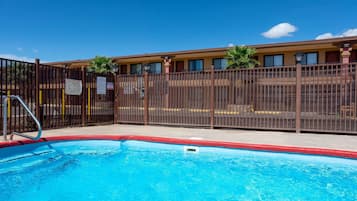 Sæsonbestemt udendørs pool