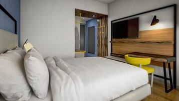 Habitación, 1 cama Queen size | Caja de seguridad en la habitación, escritorio y cortinas blackout