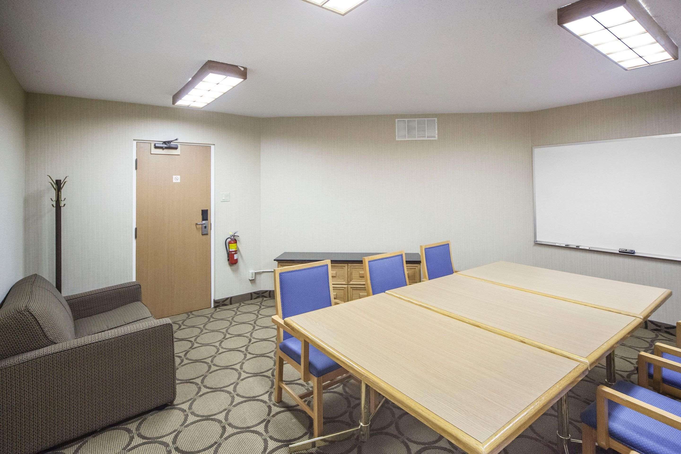 Photo - Comfort Inn West