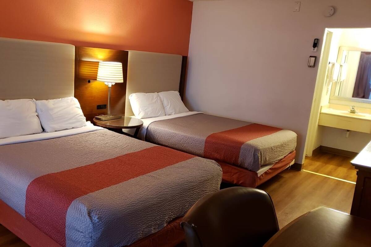 Premium bedding, iron/ironing board, free WiFi