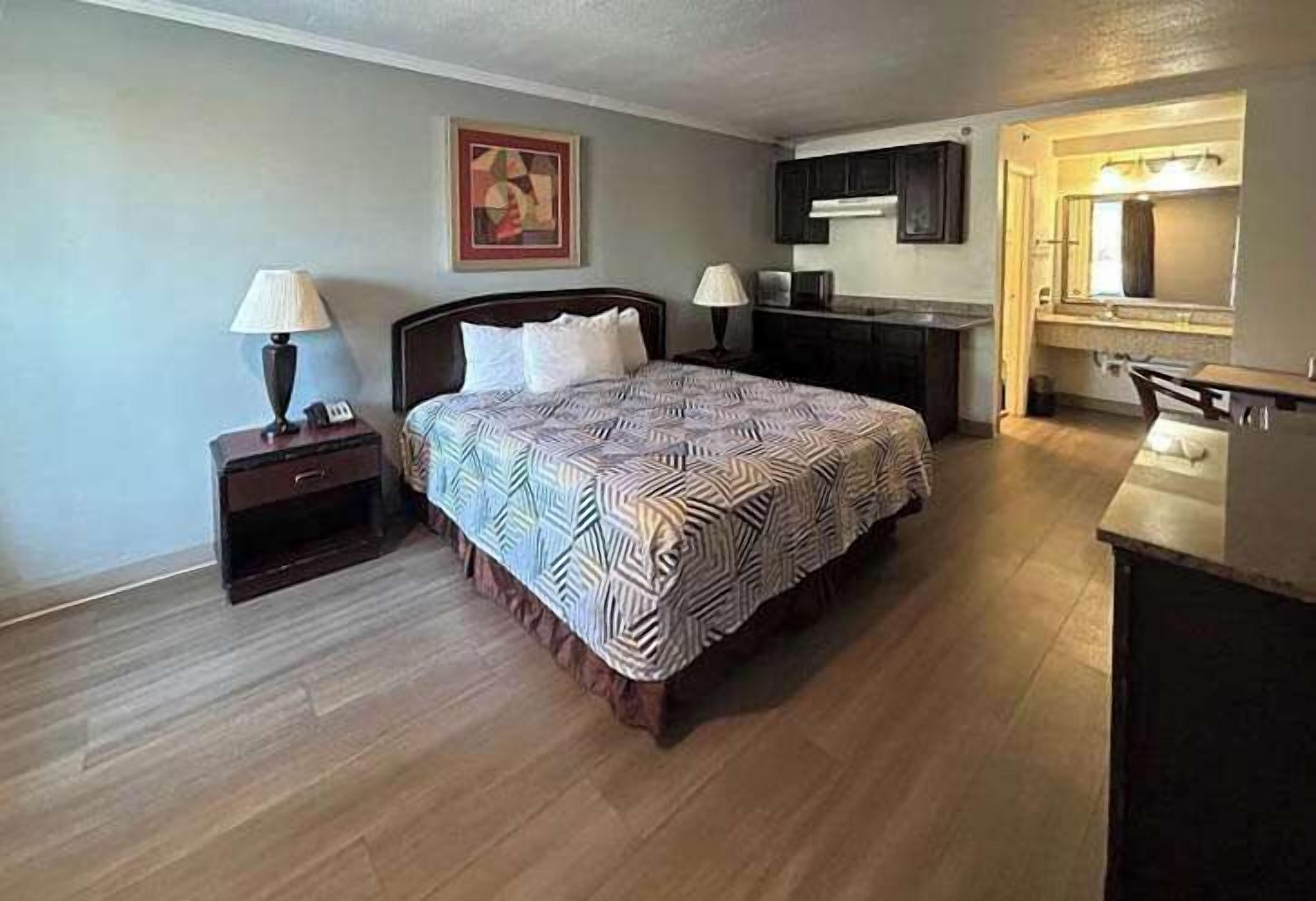 标准房, 1 张特大床, 无烟房, 厨房 | 高档床上用品、加厚床垫、遮光窗帘、熨斗/熨衣板