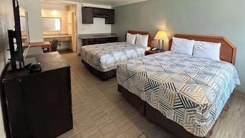 Quarto standard, 2 camas Queen, para não fumantes, cozinha | Roupas de cama premium, camas com colchões pillow-top, cortinas blackout