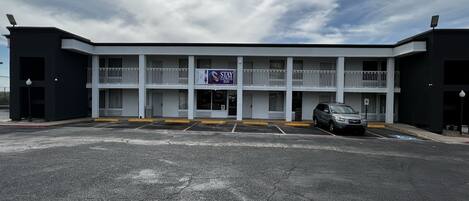 Fachada de la propiedad