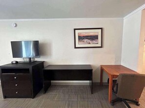 Standard Room, 2 Queen Beds, Non Smoking, Kitchen | Room amenity