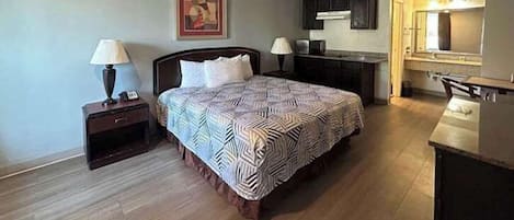 Standard Room, 1 King Bed, Non Smoking, Kitchen | 1 bedroom, premium bedding, pillow-top beds, blackout curtains