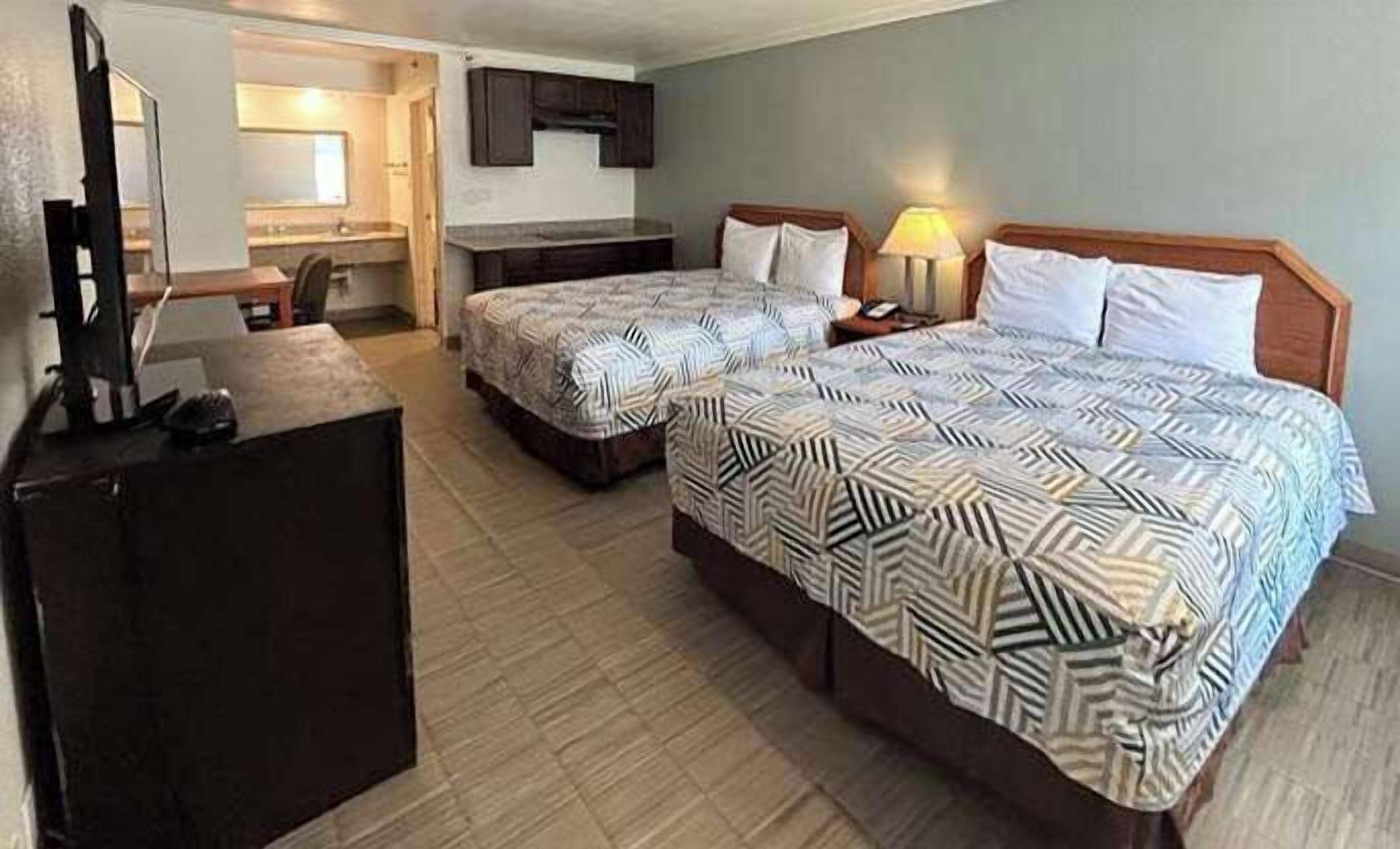 标准房, 2 张大床, 无烟房, 厨房 | 高档床上用品、加厚床垫、遮光窗帘、熨斗/熨衣板