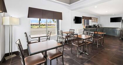 Blythe Hotel