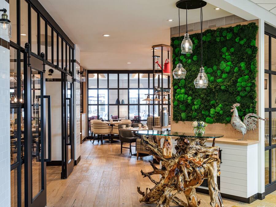 Breakfast and dinner served, American cuisine