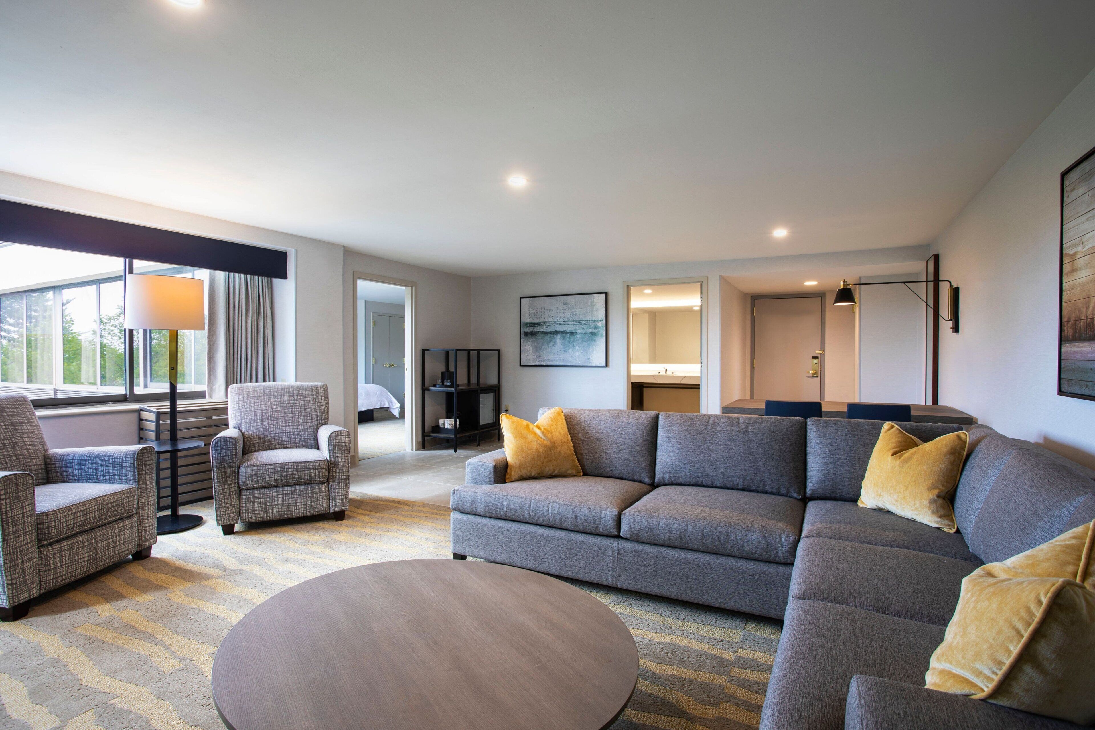 55-inch tv with cable channels, netflix, streaming services