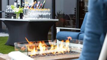 Breakfast and dinner served, American cuisine