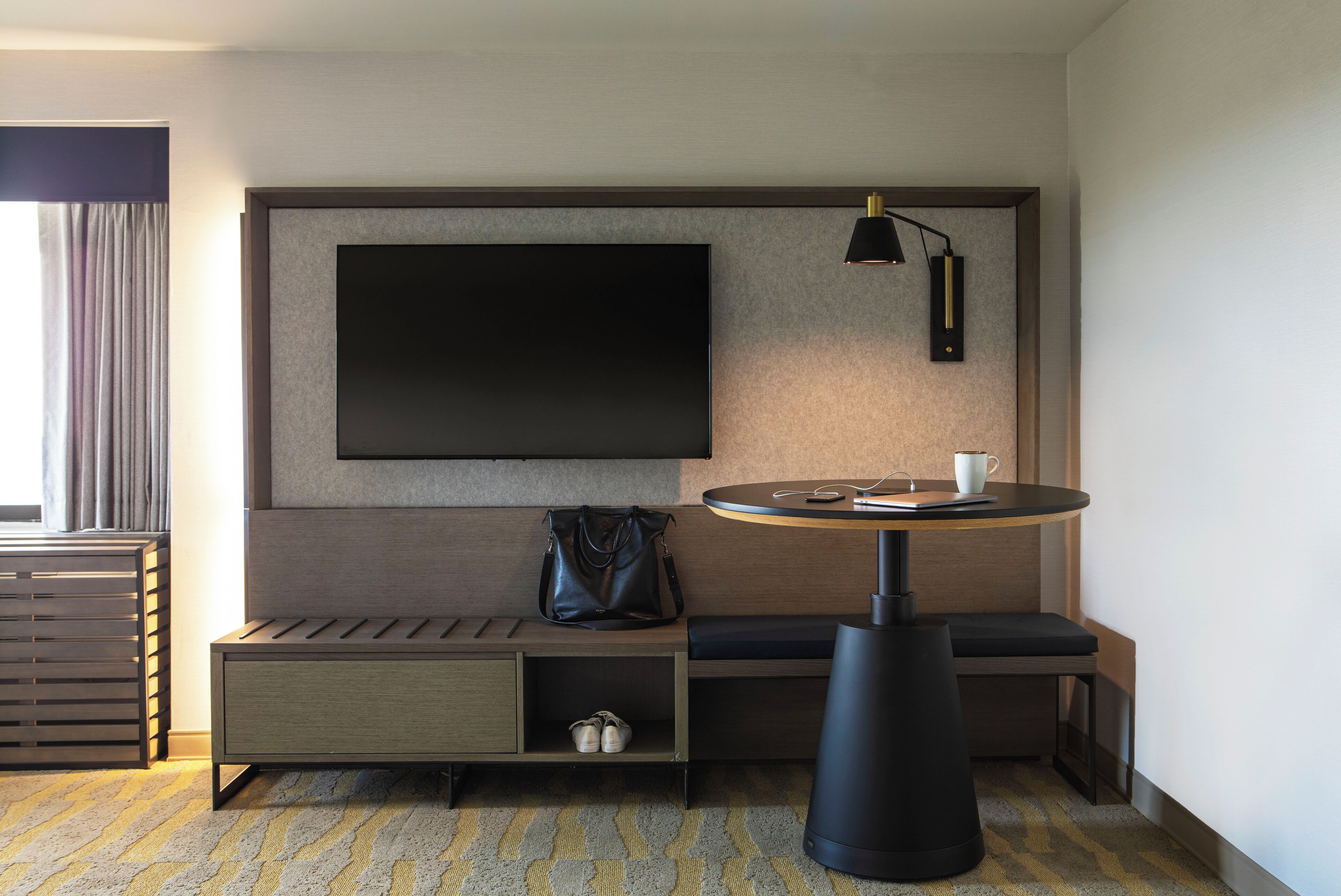 1 bedroom, premium bedding, desk, laptop workspace