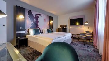 Premium bedding, in-room safe, desk, laptop workspace